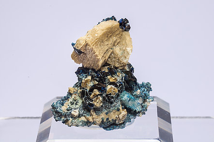 Whiteite-(CaMnMg) with Lazulite, Siderite and Quartz.