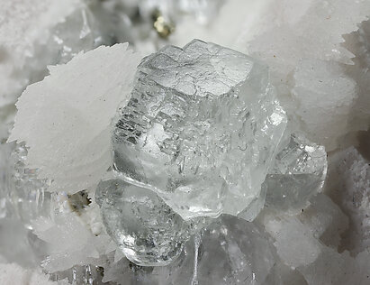 Fluorite with Pyrite, Dolomite and Calcite. Detail / Photo: Joaquim Calln