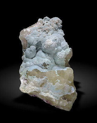 Aurichalcite (variety zeiringite) with Calcite and Co-bearing Calcite. Photo: Joaquim Calln