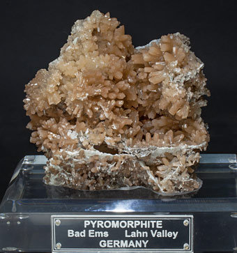 Pyromorphite with Calcite. 