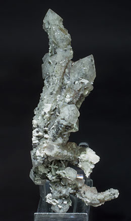 Quartz with inclusions, Magnetite and Calcite. Rear