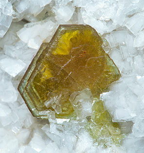 Hydroxylbastnsite-(Ce) with Dolomite, Calcite and Quartz. 