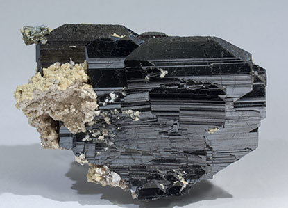 Ferberite with Siderite and Muscovite. Front