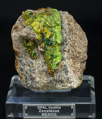 Opal (variedad hyalita). Luz LED
