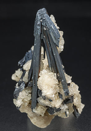 Stibnite with Baryte. Side