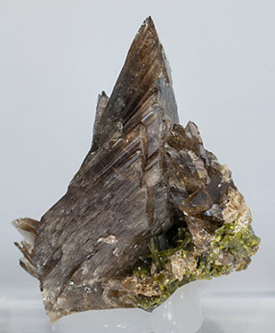 Axinite-(Mn) with Epidote. Side