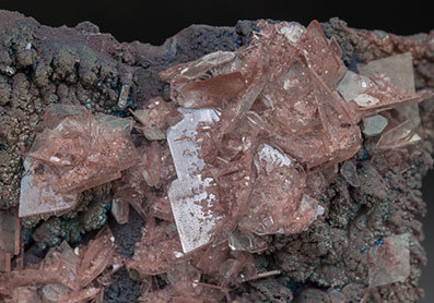 Baryte with inclusions and Goethite. 