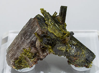Axinite-(Mn) with Epidote and Andradite. Front