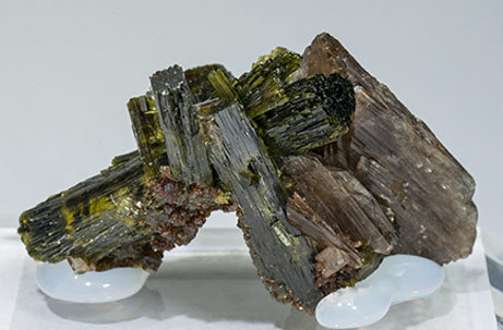 Axinite-(Mn) with Epidote and Andradite. Rear