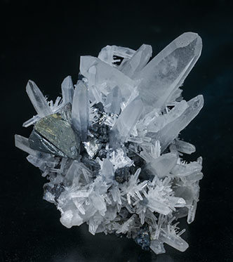 Lautite with Tennantite-Tetrahedrite, Quartz (japan law twin) and Pyrite. Side