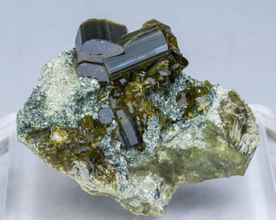 Vesuvianite with Chlorite. Front
