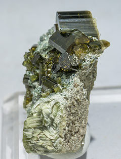 Vesuvianite with Chlorite. Side