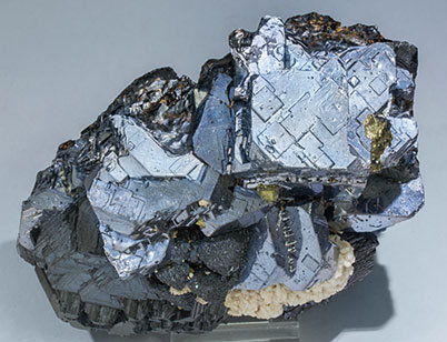 Galena with Sphalerite, Calcite, Tetrahedrite (group) and Chalcopyrite. Top