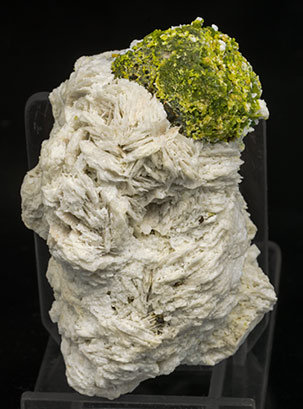 Mimetite coating Galena and with Wulfenite and Baryte. 