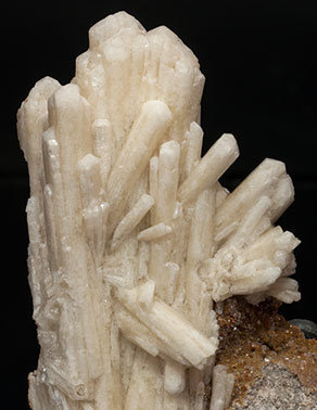 Aragonite (variety tarnowitzite) with Smithsonite. 