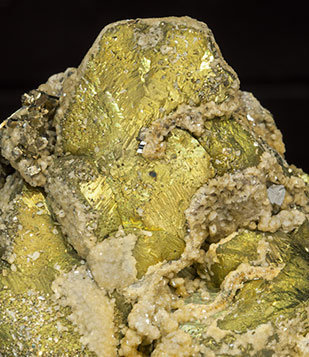 Chalcopyrite with Pyrite and Siderite. 