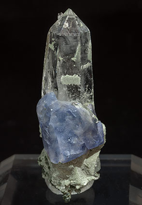 Fluorite on Quartz with Chlorite. Front