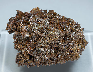 Vanadinita rica en arsenico (variedad endlichita). Vista posterior