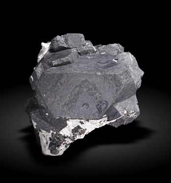 Alabandite with Calcite. Top / Photo: Joaquim Calln