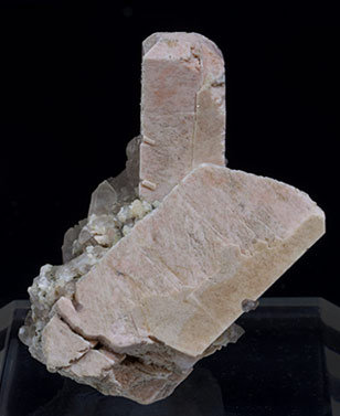 Microcline with Quartz (variety smoky) and Epidote-Clinozoisite. Side