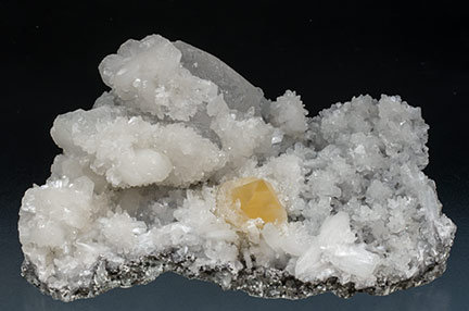 Powellite with Stilbite-Ca, Calcite and Fluorapophyllite-(K). 