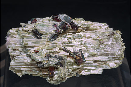 'lepidolite' after Elbaite with Tantalite-(Mn). Front