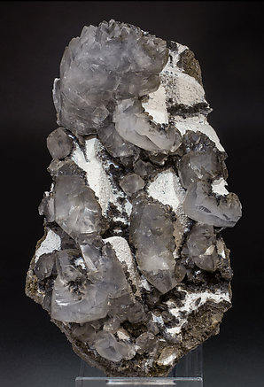 Twinned Calcite with Calcite, Palygorskite and manganese oxides. Side