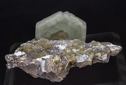 Fluorapatite with Arsenopyrite and Muscovite.