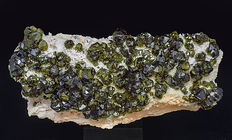 Sphalerite (variety cleiophane) with Calcite. 
