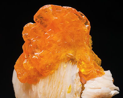 Wulfenite with Baryte. Close-up