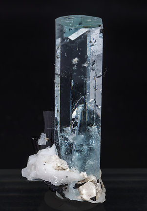 Beryl (variety aquamarine) with inclusions, Schorl and Albite. Side