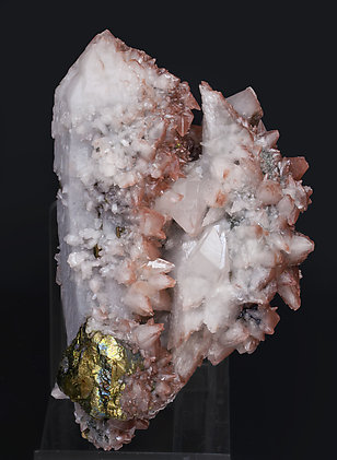 Chalcopyrite on Quartz and with Calcite. Side