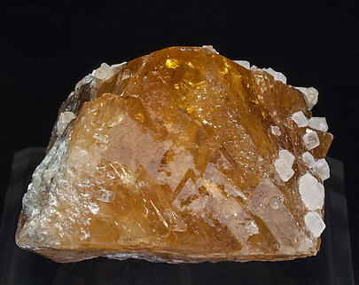 Scheelite with Fluorite and Muscovite. Front