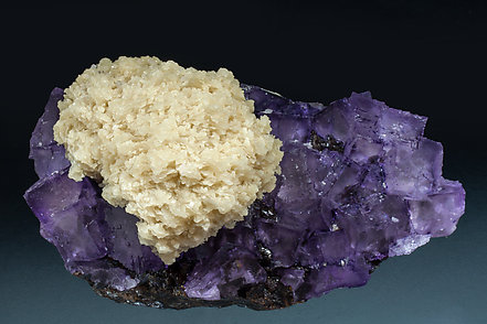 Fluorite with Baryte and Sphalerite. Side