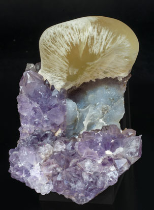 Fluorite with Quartz (variety amethyst). Side