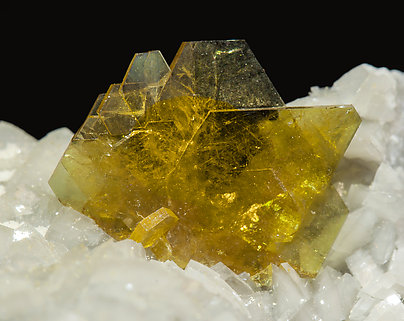 Hydroxylbastnsite-(Ce) with Dolomite. 
