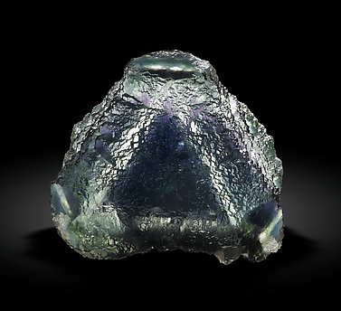 Fluorite with Chalcopyrite. Side / Photo: Joaquim Calln
