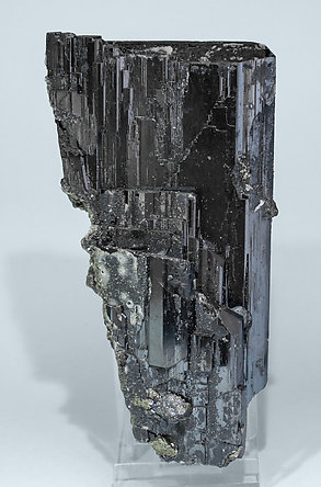 Ferberite with Calcite-Dolomite and Pyrite. Side
