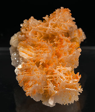 Chromium rich Mimetite with Cerussite. Side