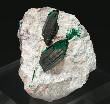 Brochantite with Dickite. Front