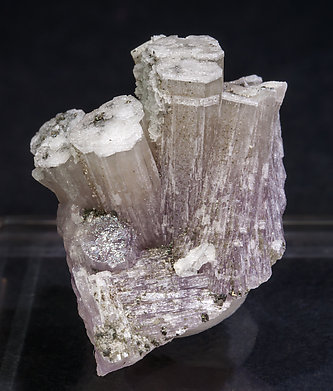 Fluorapatite with Chlorite. Front