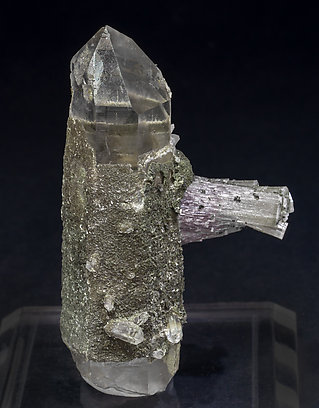 Fluorapatite with Quartz and Chlorite. Front