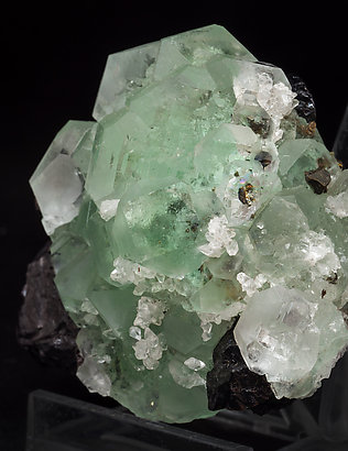 Fluorite with Sphalerite, Calcite and Chalcopyrite. Side