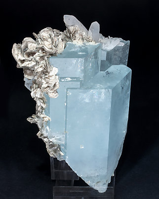 Beryl (variety aquamarine) with Muscovite and Quartz. Side