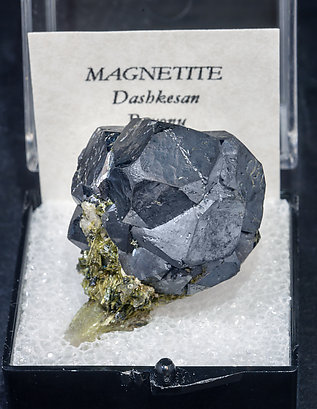 Magnetite with Epidote.