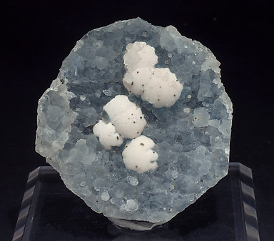Fluorita con Gyrolita, Fluorapophyllita-(K) y Cuarzo. 