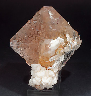 Fluorite (octahedral) with Quartz and Dolomite. Side