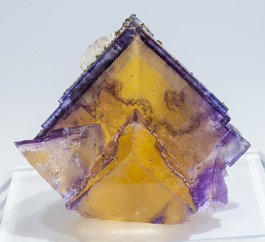 Fluorite with Calcite and Chalcopyrite. Side
