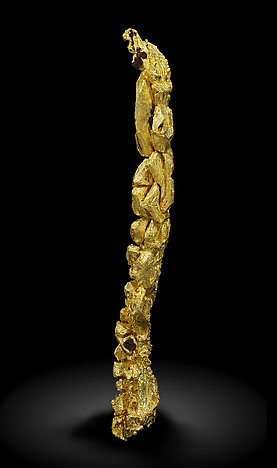 Gold (spinel twin). Side / Photo: Joaquim Calln