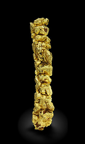 Gold (spinel twin). Side / Photo: Joaquim Calln